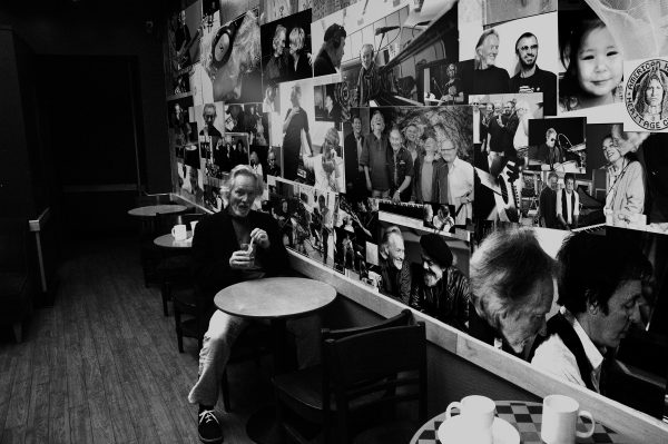 klausvoormann-wall Klaus Voormann Berlin Unter den Linden © Guido Rottmann